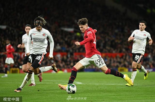 他身披的战 他身披的战